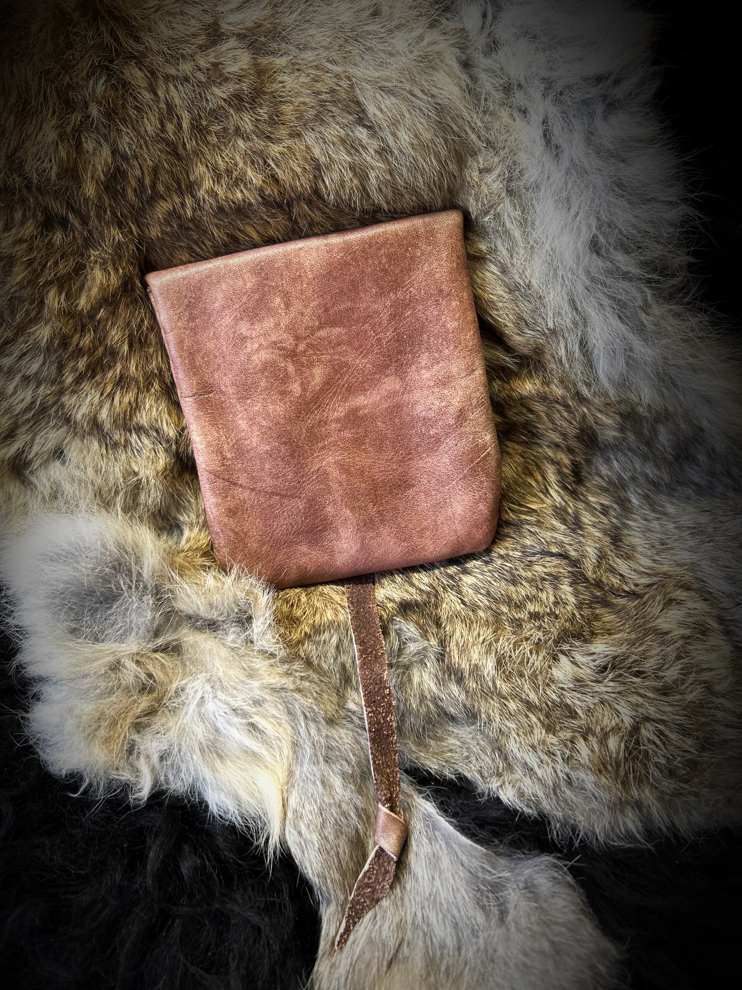 Elisenhof Pouch (700-800)