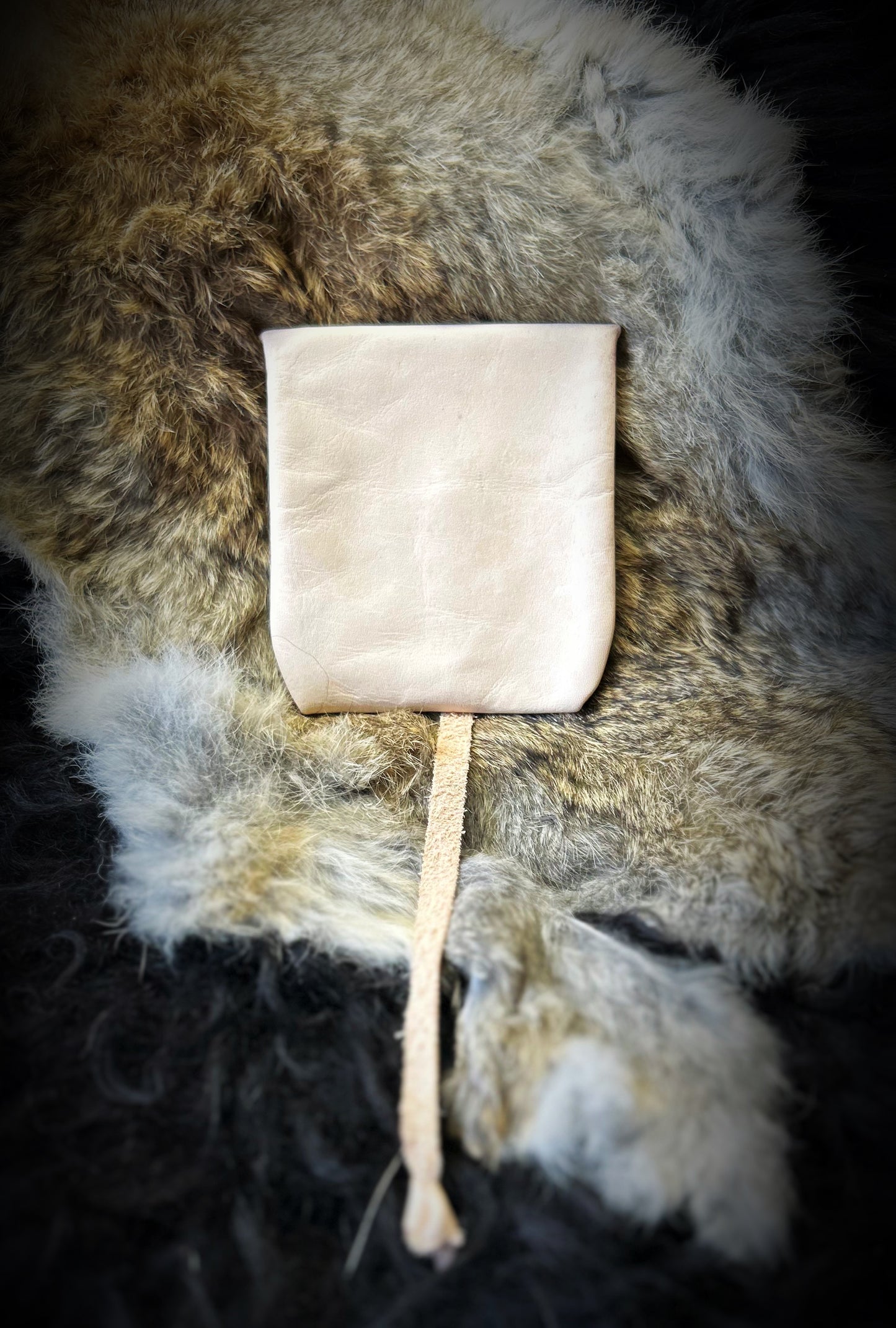 Elisenhof Pouch (700-800)